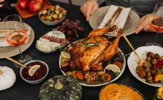 Thanksgiving con sazón latino por menos de 100 dólares
