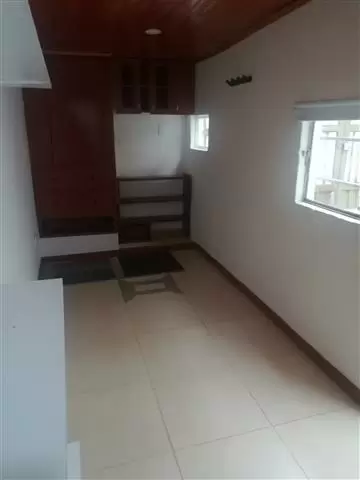 Habitacion con parqueadero ind cover