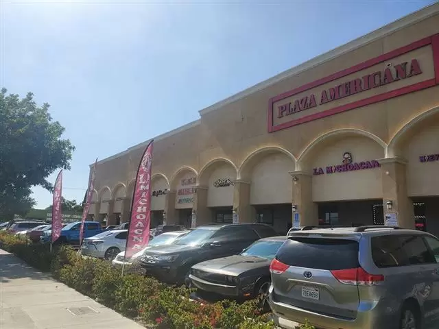 Plaza Americana Outlet Shoppin cover