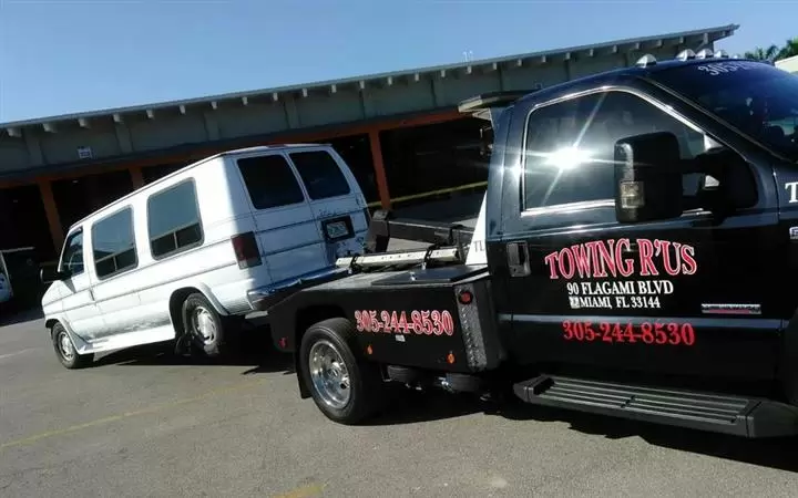 Towing R' Us cover