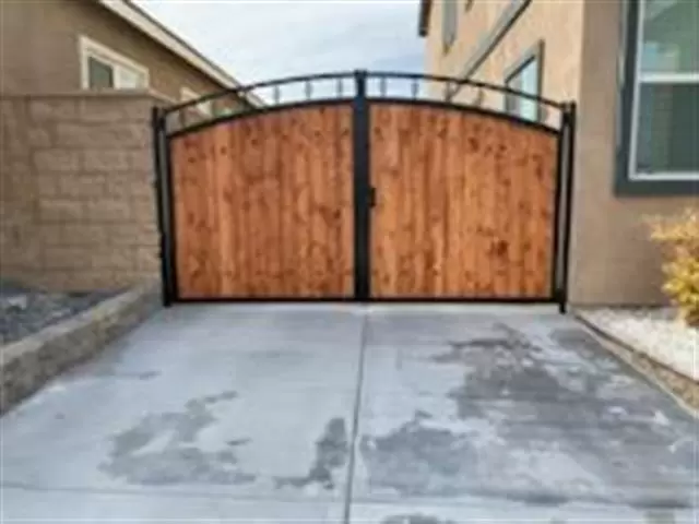 Lagunas iron work cover