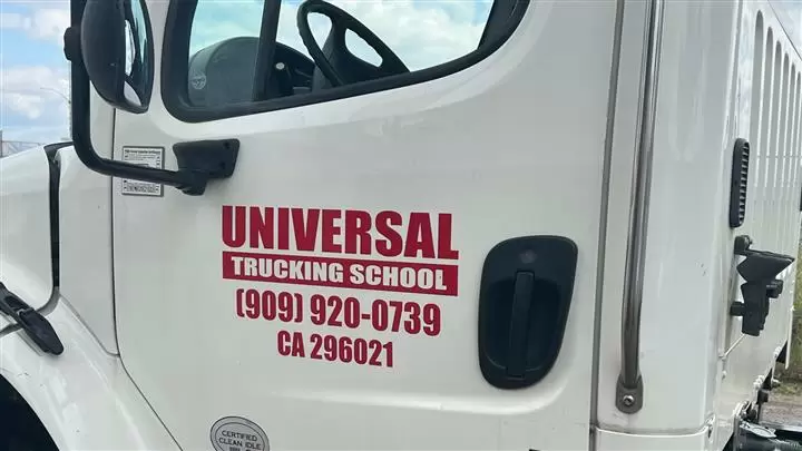 Universal Truck & Bus Driving cover