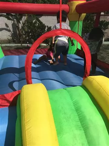 Cuidado de Niños en Whittier cover