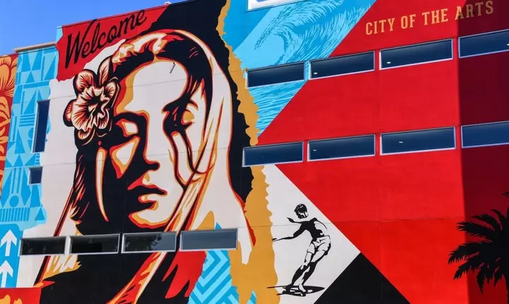 ¿Planeando un viaje al sur de California? La ciudad de Costa Mesa tiene mucho que ofrecer