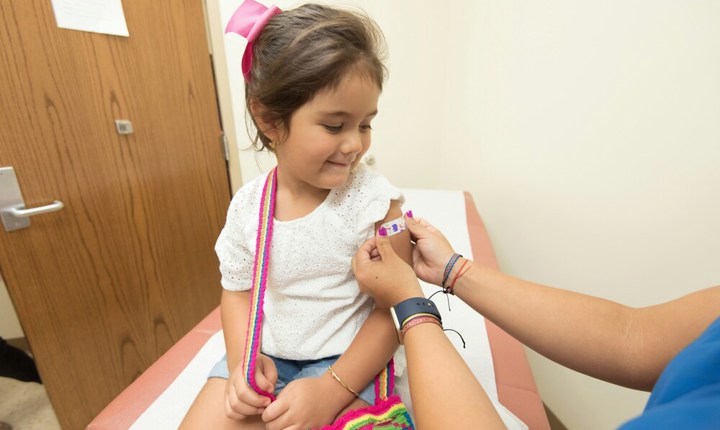 Centros de vacunación y exámenes médicos SIN seguro