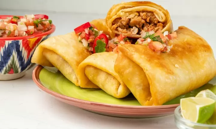 Chimichangas de pollo o carne molida