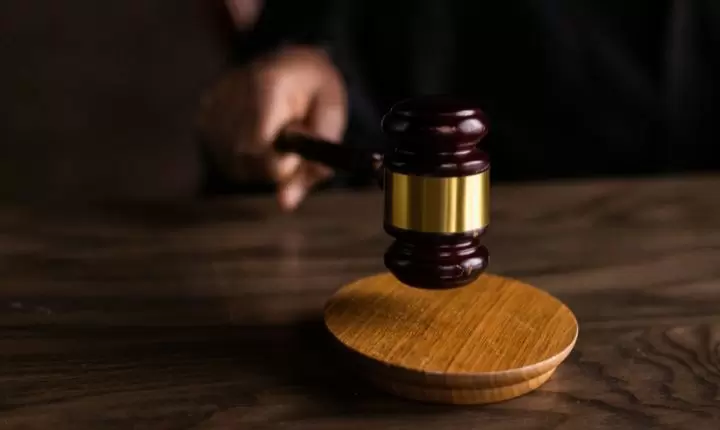 ¿Qué pasa si tengo una orden de deportación y no salgo del país?