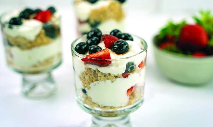 Parfaits de avena, yogur y frutas