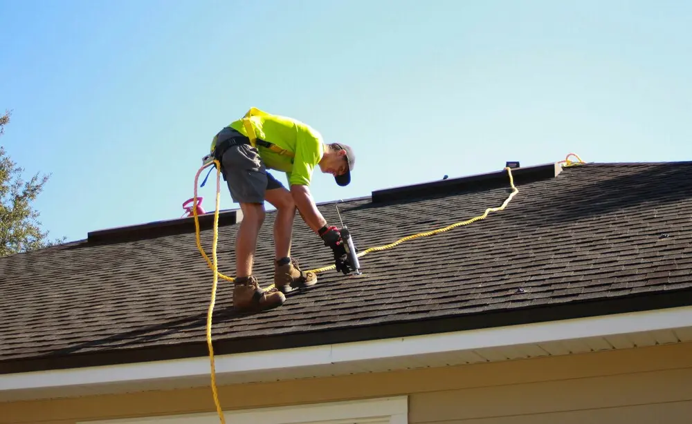 Todo lo que debe saber sobre iniciar una compañía de “roofing”