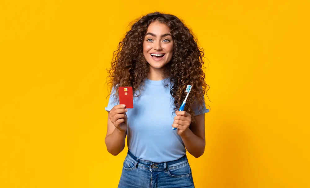 Pasos fáciles para ahorrar en finanzas personales y atención dental