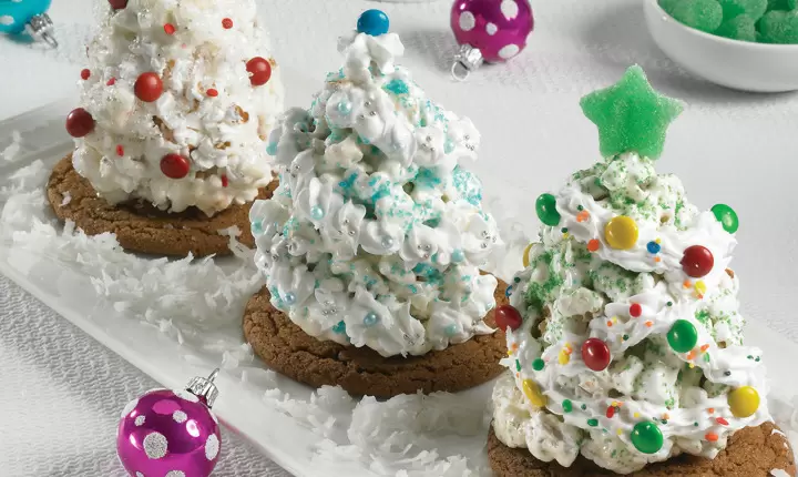 Arbolitos navideños con palomitas