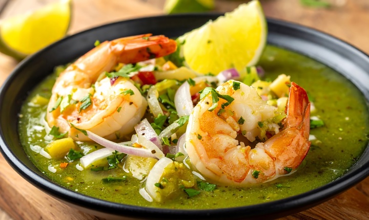 Camarones en salsa de tomatillo