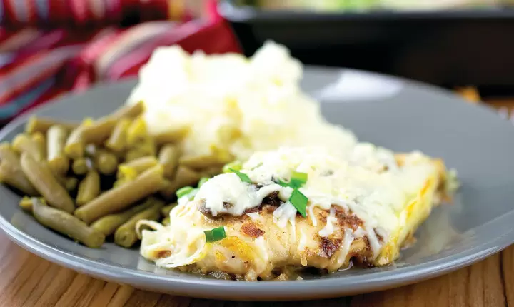 Pollo al horno con queso y champiñones