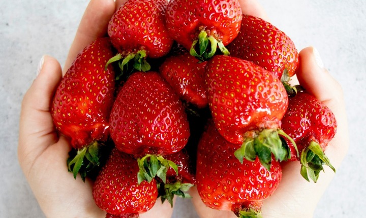 Descubra los beneficios de las fresas, las alcachofas y los espárragos