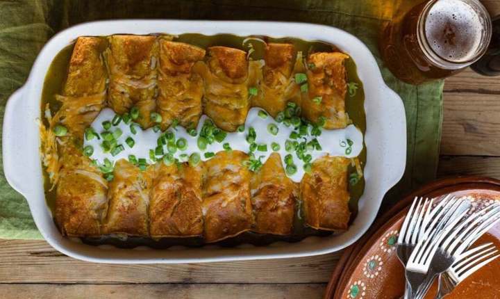 Enchiladas verdes y rojas de papa