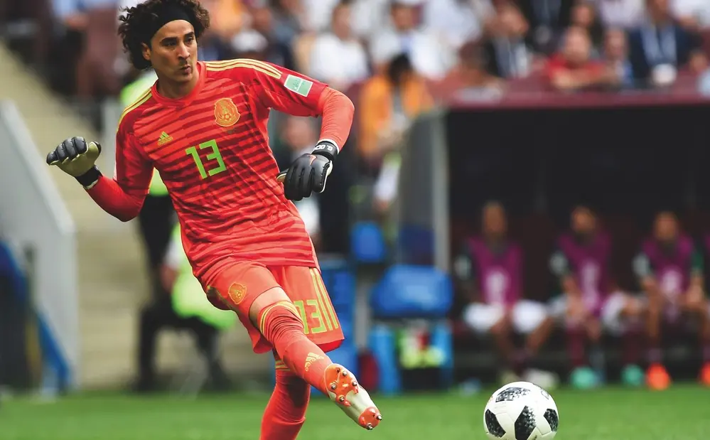 Guillermo Ochoa, el hombre récord