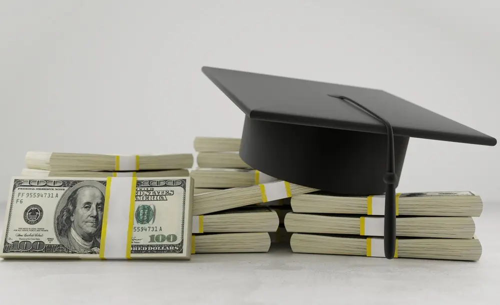 ¡Dinero gratis para los niños rumbo a la universidad!