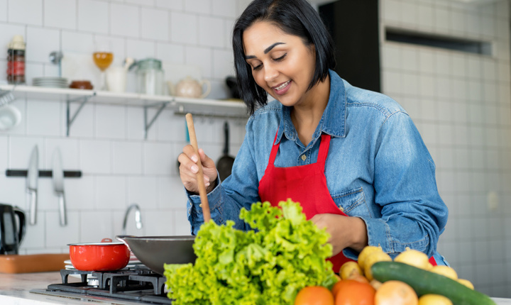 Cómo equilibrar la comida con productos frescos, proteínas y granos integrales