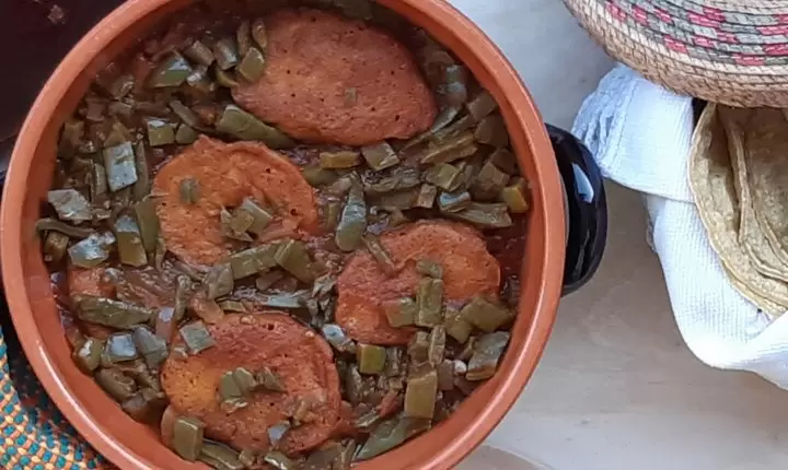 Tortitas de camarón con nopalitos