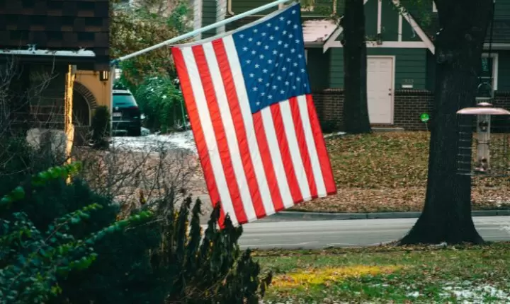 ¿Pueden darme la residencia en USA por comprar una casa?