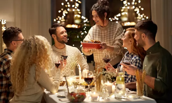 ¡6 maneras de pasar Thanksgiving si no estás con tu familia este año! 