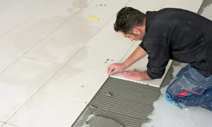 Cómo instalar un piso de cerámica en el baño como si fuera un experto