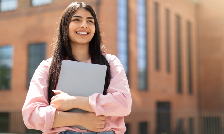 Cómo ganar una beca para estudiar derecho o periodismo