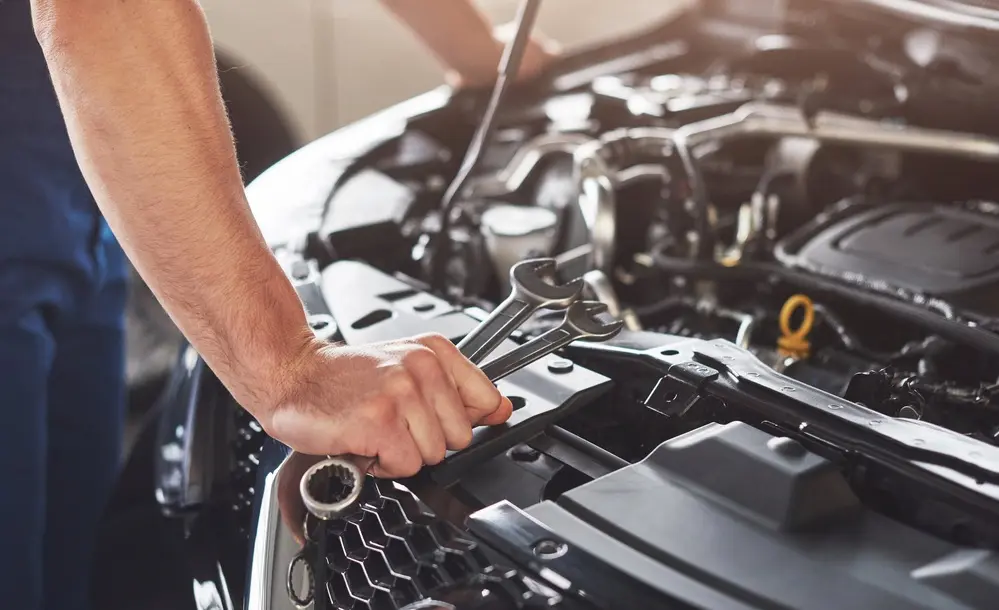 Herramientas y accesorios esenciales para darle mantenimiento a tu auto