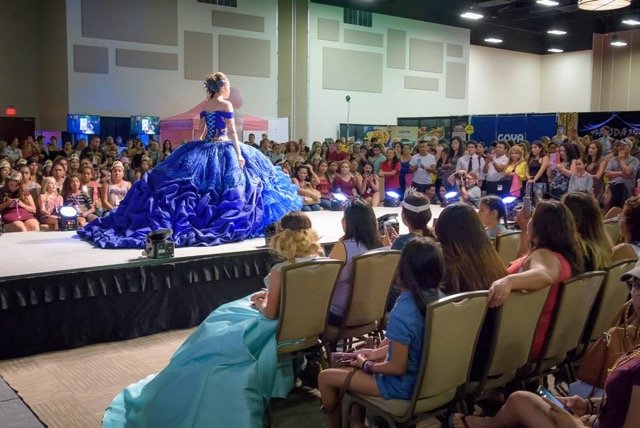 Más de 1500 Personas Disfrutaron de la Expo Quinceañera.com en Riverside