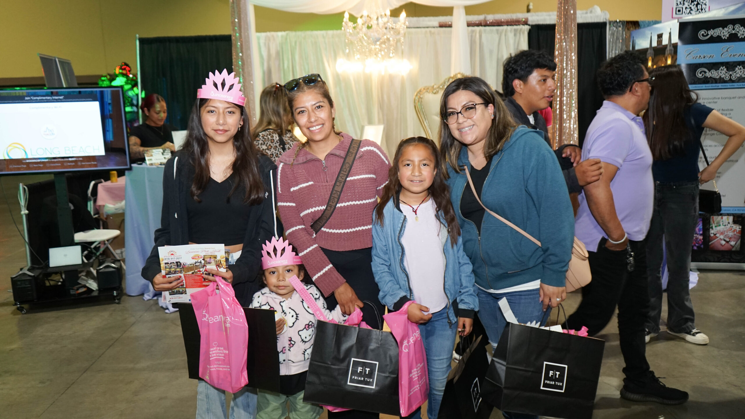 Quinceanera.com Long Beach Expo y Desfile de Moda 2024 Triunfa con Más de 1700 Asistentes