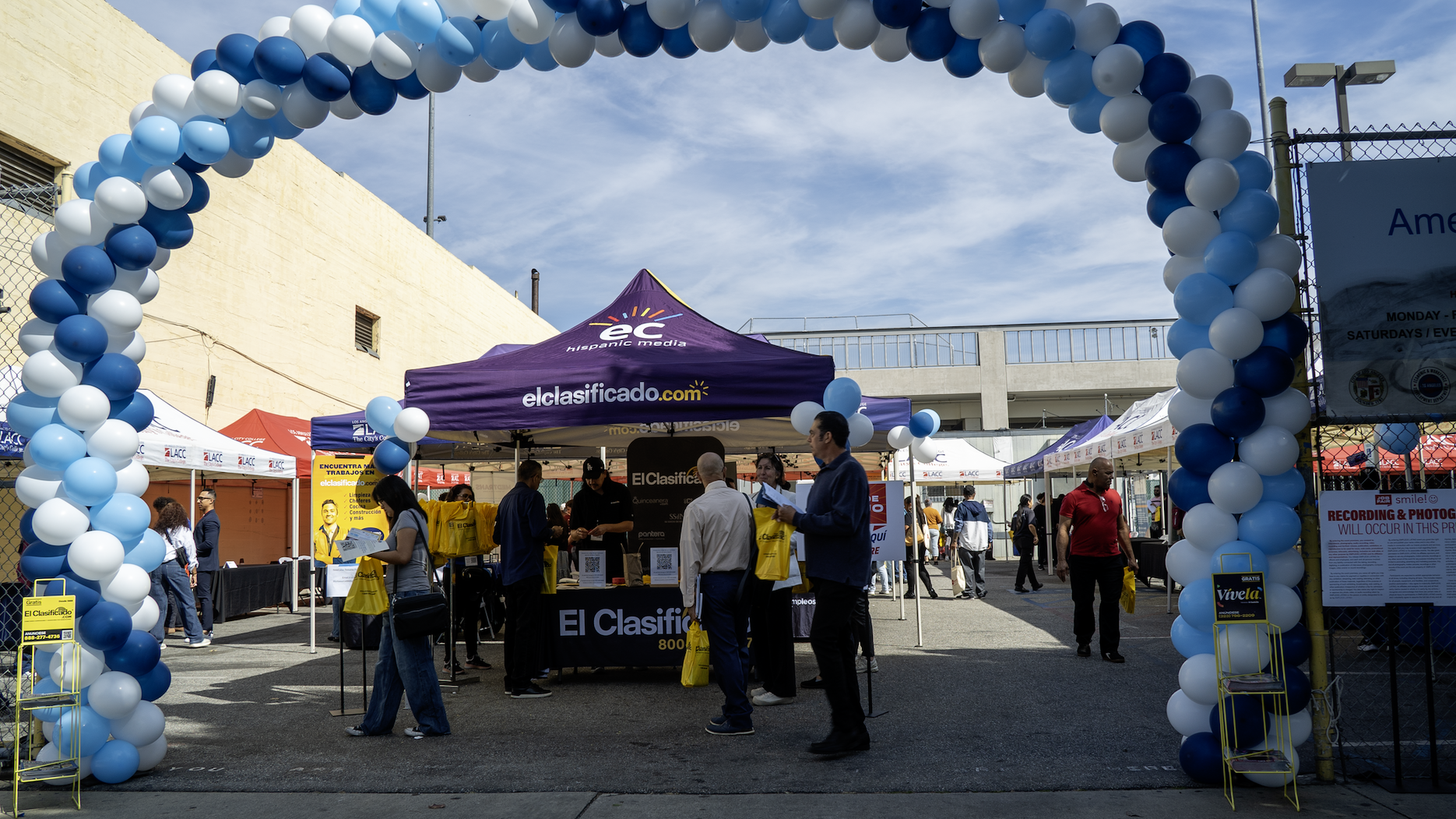 Feria de empleo bilingüe conecta a cientos de buscadores de empleo con empleadores en Los Ángeles