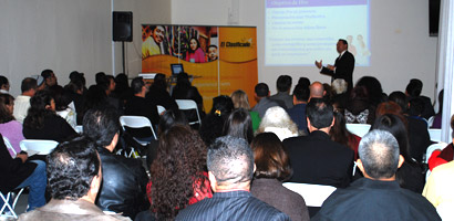 Experto en Negocios Enseña "Cómo Evitar los Cinco Errores Más Comunes que Cometen los Emprendedores"