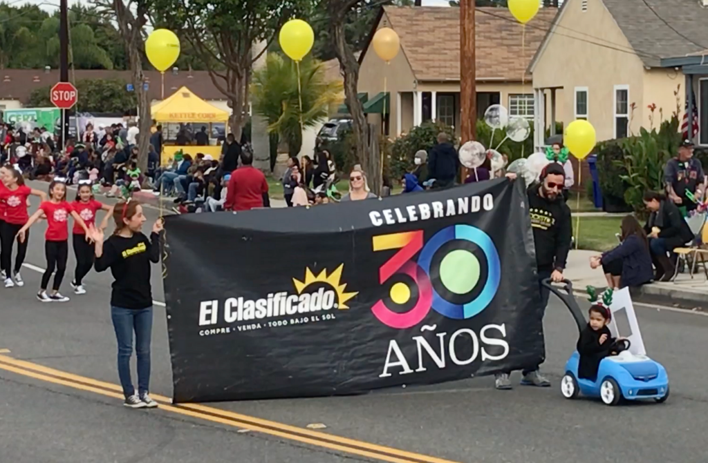 El Clasificado participa en el 68º Desfile Anual de Navidad de Downey