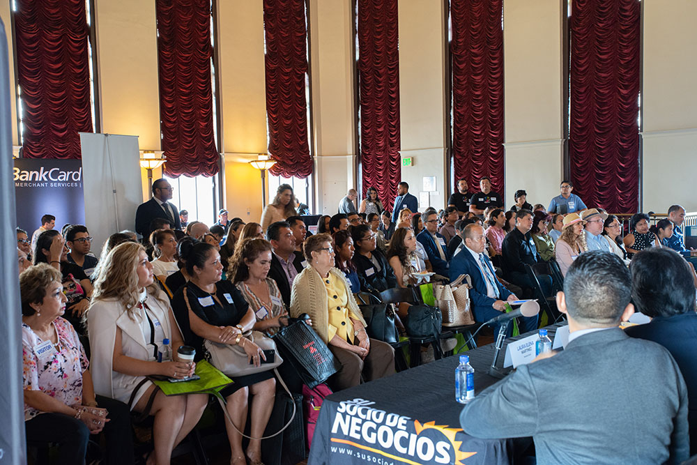 Aforo Completo en el Seminario Emprendedor LA Celebrado en el Ayuntamiento de Los Ángeles