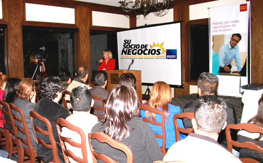 Julie Stav enseña a empresarios latinos a tener éxito en la vida y en los negocios
