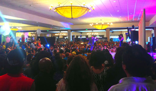 La Expo de Quinceañera.com y su desfile de modas conectan con el público hispano del Condado de Orange