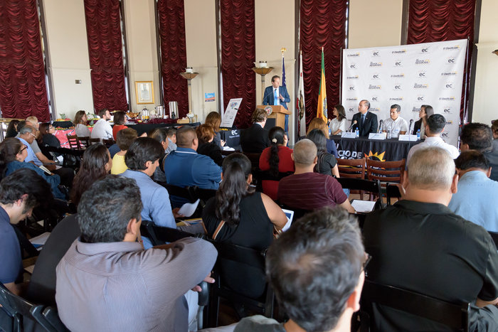 Emprendedores Latinos Aprenden a Abrazar el Mercado Digital