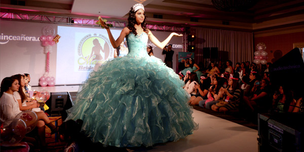 Quinceanera.com Expo y Desfile de Moda Establecen Récord de Asistencia en Bakersfield