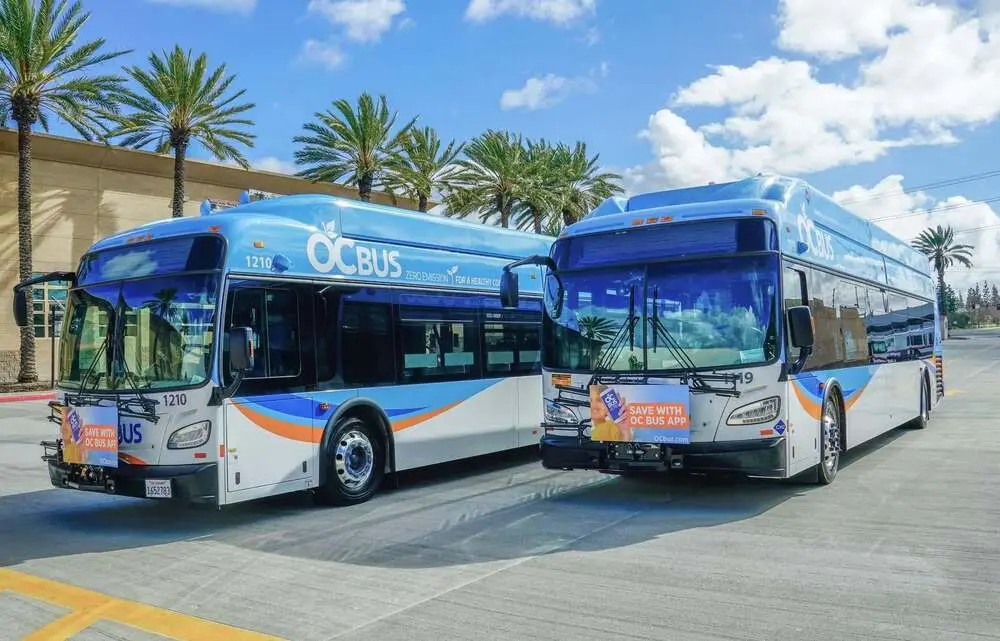 Su hijo puede viajar gratis en autobuses del Condado de Orange