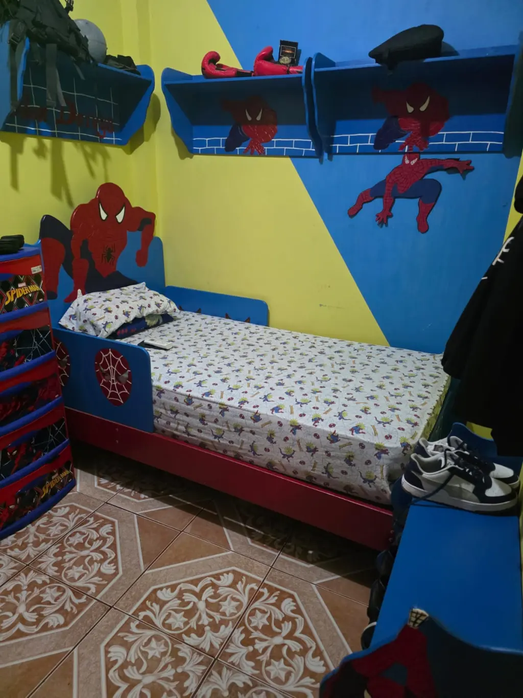Juego de Habitación Infantil con Tema de Spiderman