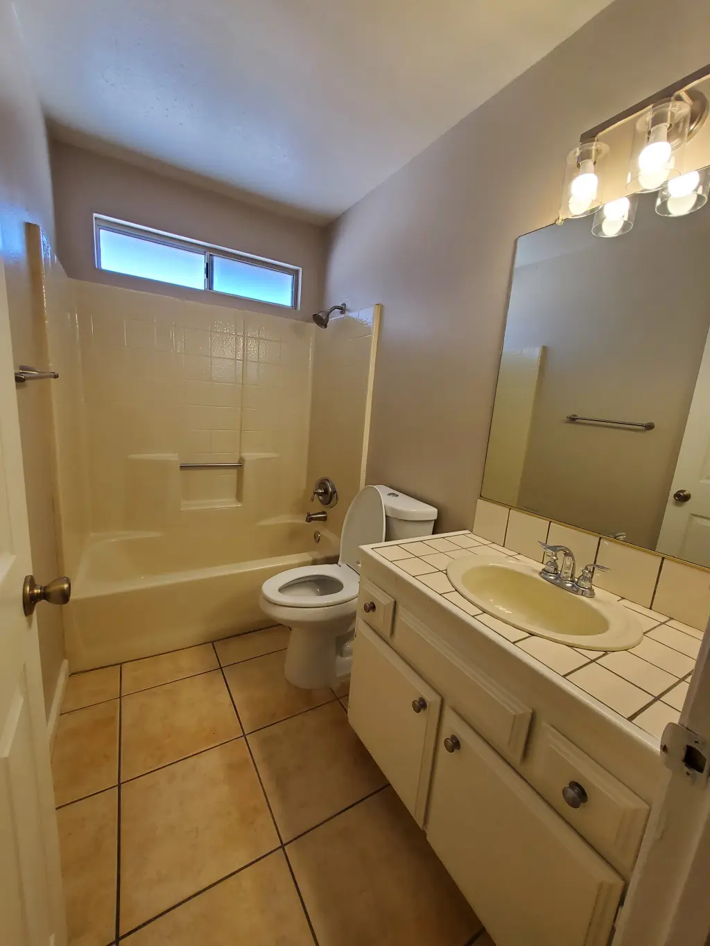 Casa 3 Rec. 2 Ba. en Victorville