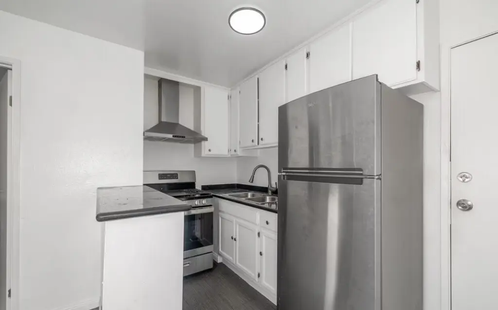 TRENDY FULLY RENOVATED 2 BEDROOM AND 2 BATH IN PRIME K-TOWN LOCATION