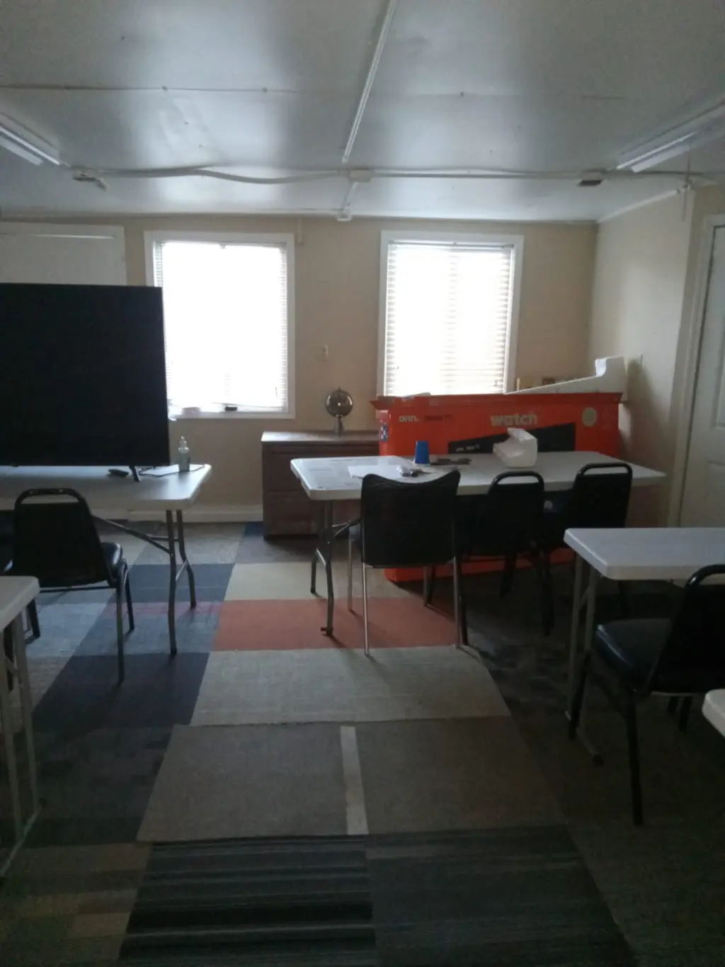 Estudios con pequeño almacen  , baño independiente en Lawndale