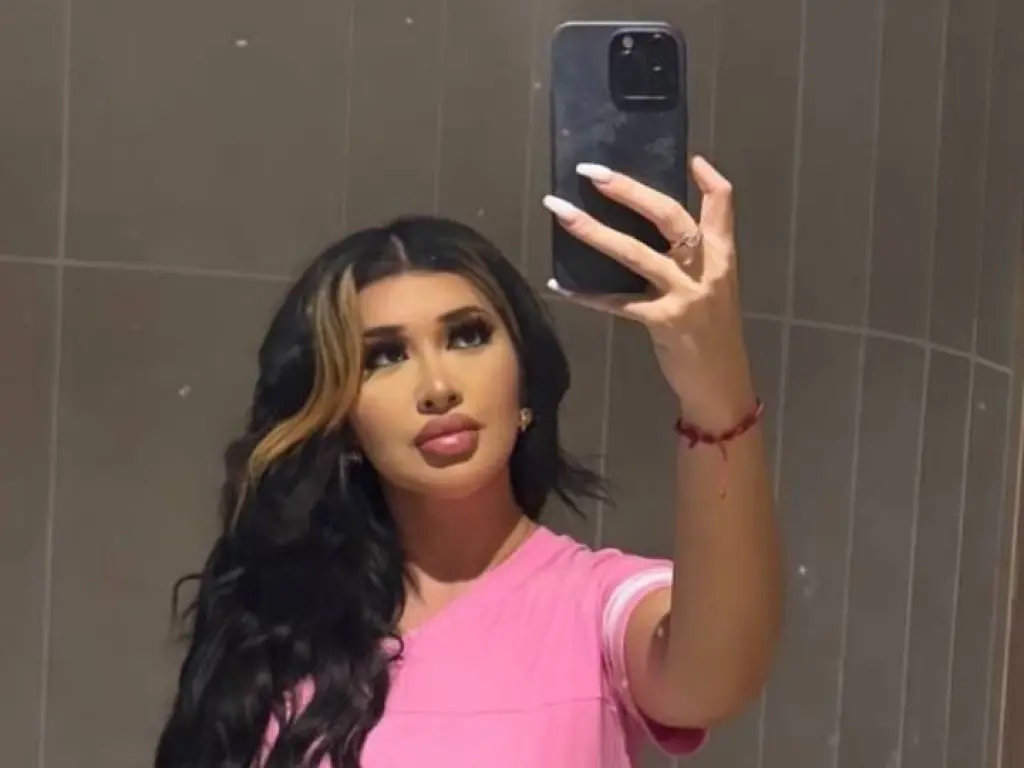 Venezolana disponible