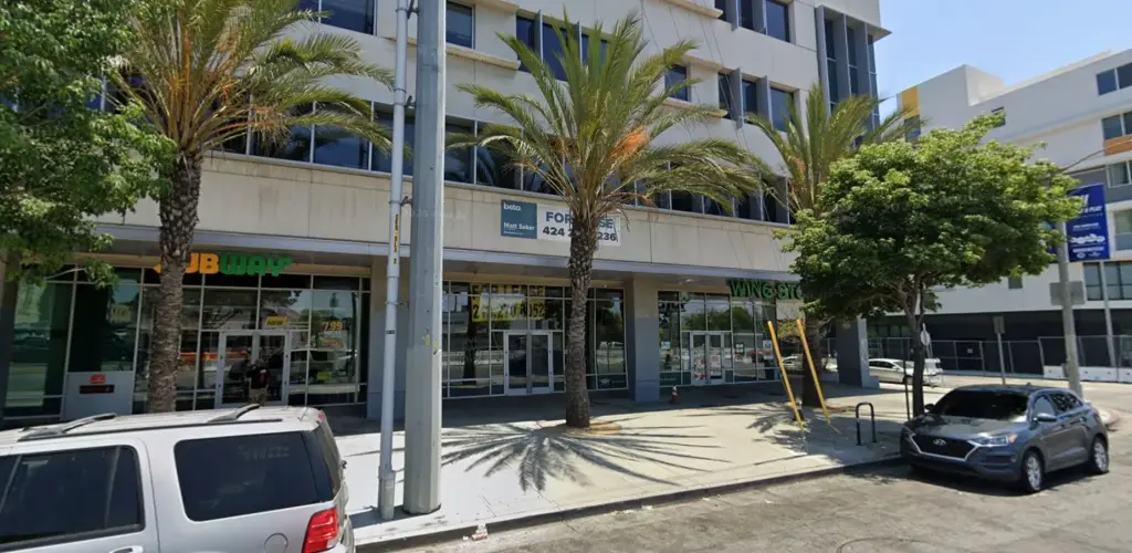 1,273 sqft - Commercial Space for Lease - High Visibility