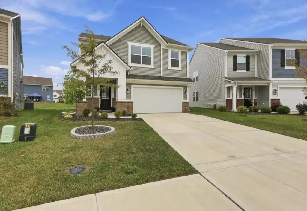 4 Beds  2.5 Baths  2,006 sqft 11464 Basalt Dr