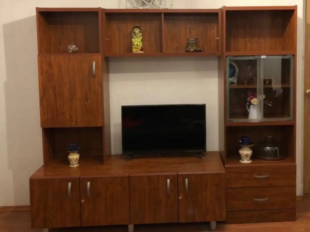 Mueble para TV y centro de entretenimiento con vitrina | Excelente estado