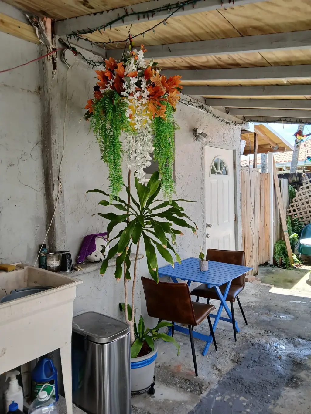 Habitación amoblada independiente.