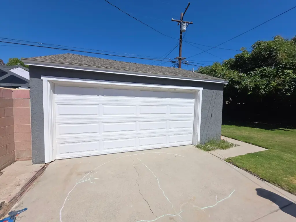 Basic Standard White roll up garage door