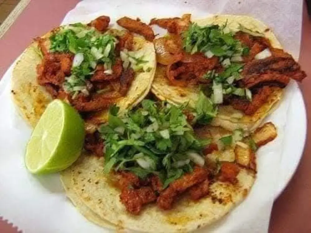 Tacos con tortillas hechas a mano